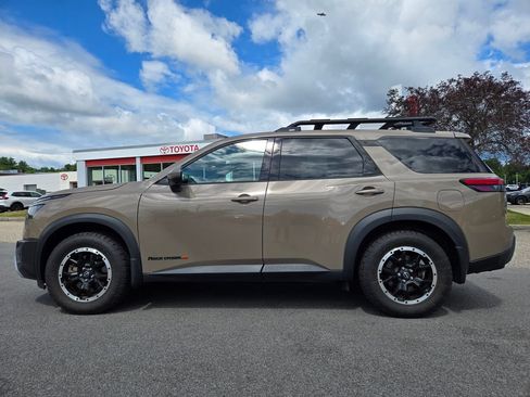 Used 2024 Nissan Pathfinder Rock Creek AWD/4WD image 2