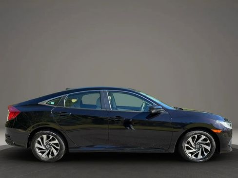 Used 2018 Honda Civic EX image 9