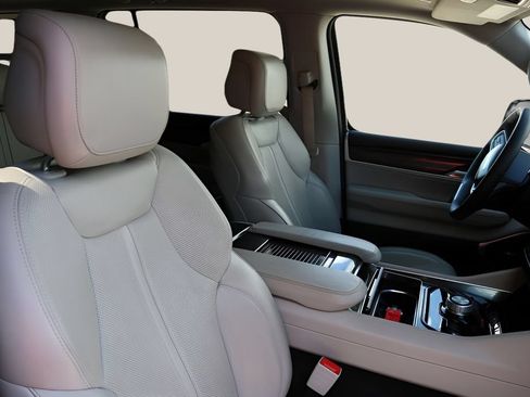 Used 2024 Jeep Wagoneer 2WD w/ Premium Group I image 22