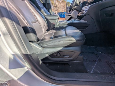 Used 2020 Ford Explorer XLT w/ Equipment Group 202A image 15