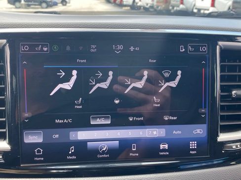 Used 2025 Chrysler Pacifica Select FWD image 23