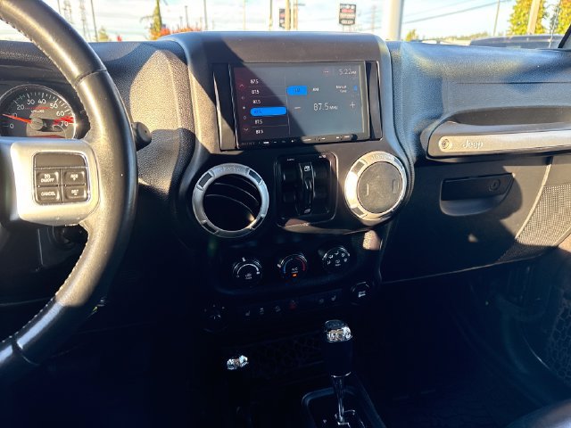 Used 2017 Jeep Wrangler Unlimited Rubicon AWD/4WD image 22