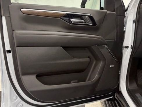 New 2026 Chevrolet Suburban High Country image 17