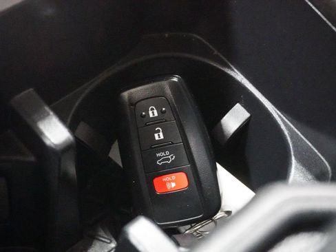 Used 2025 Toyota RAV4 XLE Premium image 29