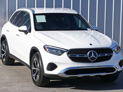 Used 2025 Mercedes-Benz GLC 350e 4MATIC image 60