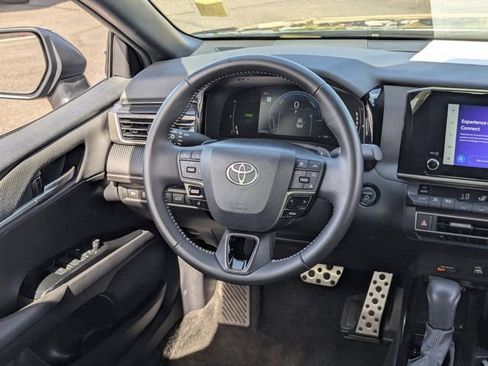 Used 2025 Toyota Camry SE FWD image 15