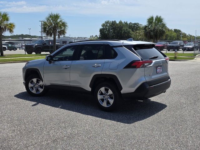 Used 2022 Toyota RAV4 XLE w/ Convenience Package FWD image 4