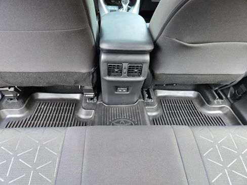 Used 2022 Toyota RAV4 XLE image 37