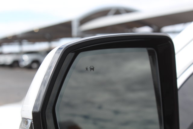 Used 2024 GMC Yukon SLT w/ SLT Luxury Package AWD/4WD image 15