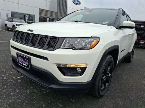 Used 2020 Jeep Compass Latitude image 4