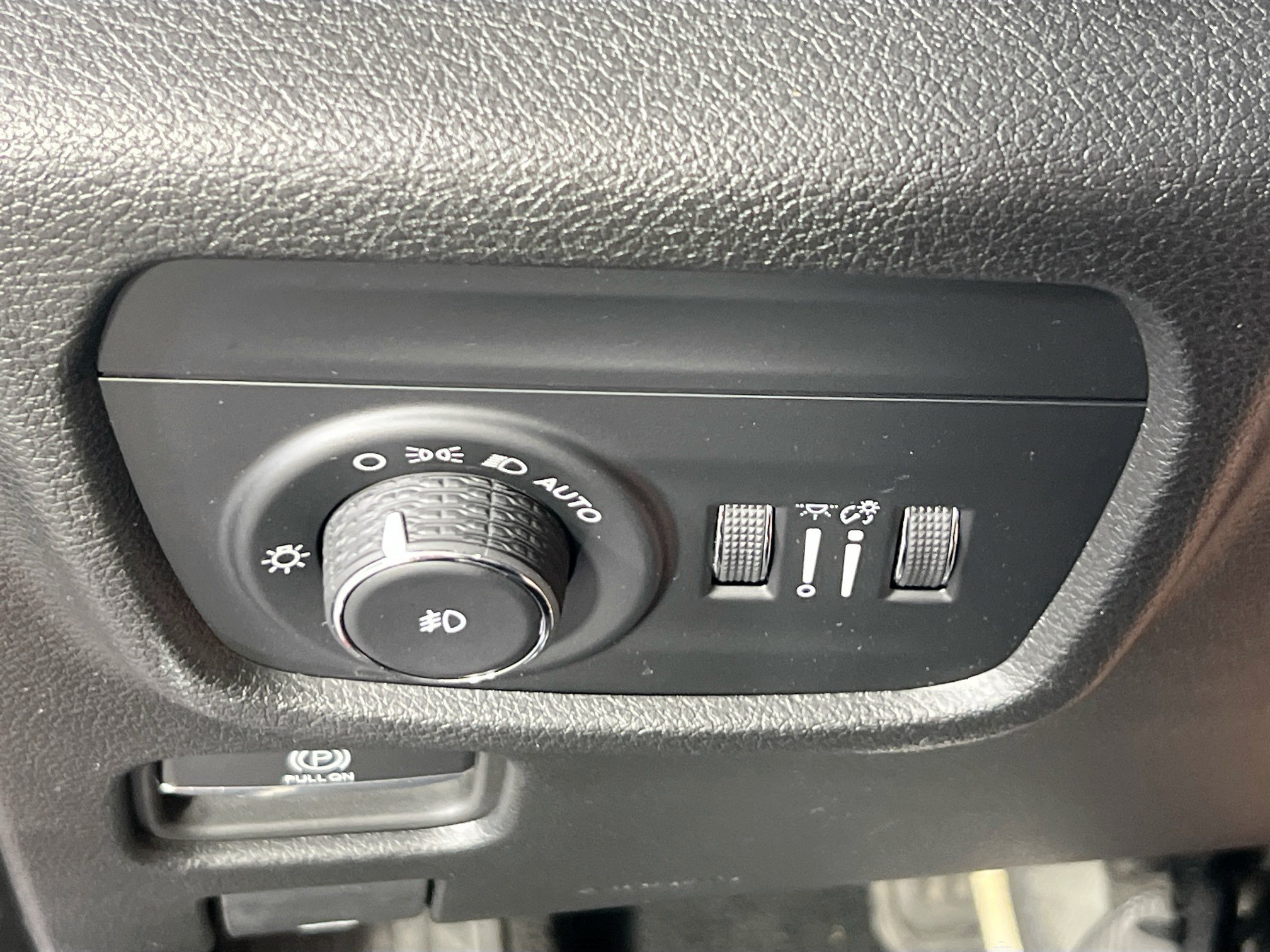 Used 2023 Jeep Grand Cherokee Limited w/ Black Appearance Package AWD/4WD image 10