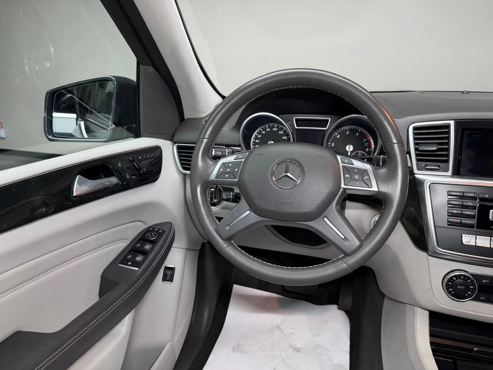 Used 2015 Mercedes-Benz ML 350 4MATIC w/ Premium 1 Package image 22