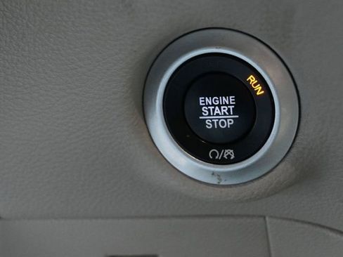 Used 2023 Chrysler Pacifica Limited image 27