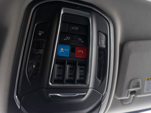 Used 2023 Jeep Grand Cherokee L Limited w/ Luxury Tech Group II image 22