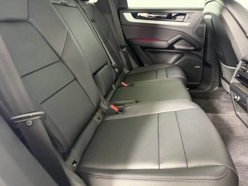 Used 2024 Porsche Cayenne AWD/4WD image 27