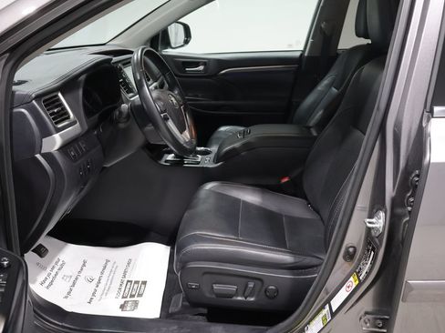 Used 2017 Toyota Highlander Limited w/ Protection Package #3 AWD/4WD image 10