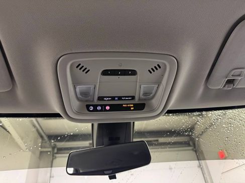 Used 2020 Chevrolet Traverse LT w/ LT Premium Package image 22