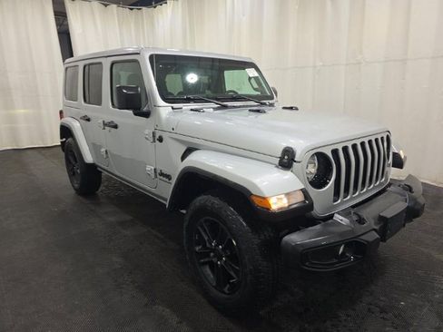Used 2023 Jeep Wrangler Unlimited Sahara AWD/4WD image 3