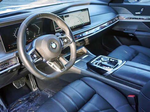 Used 2023 BMW 760i xDrive w/ Parking Assistance Package image 33