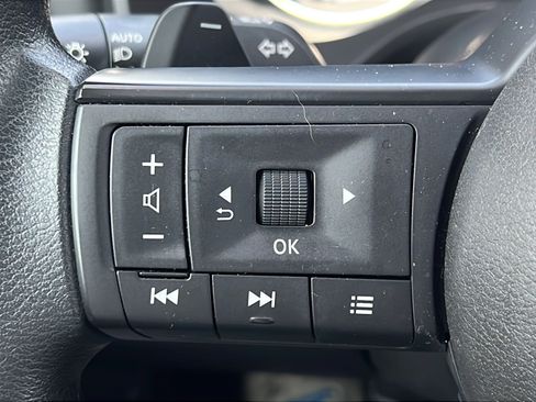 Used 2023 Nissan Rogue S FWD image 18