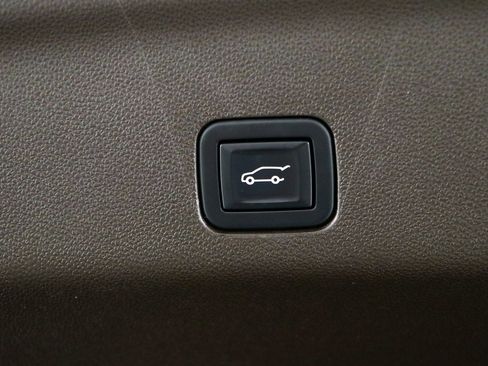 Used 2023 GMC Yukon SLT AWD/4WD image 35