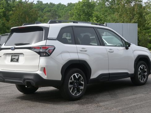 Certified 2025 Subaru Forester Premium AWD/4WD image 9
