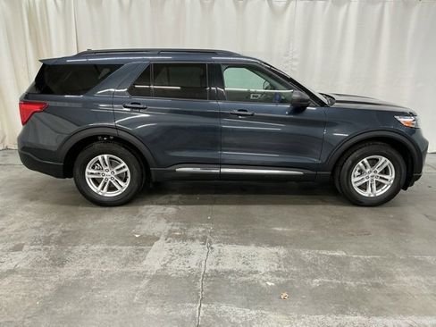 Used 2023 Ford Explorer XLT image 2