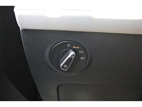 Used 2026 Volkswagen Taos SE FWD image 19