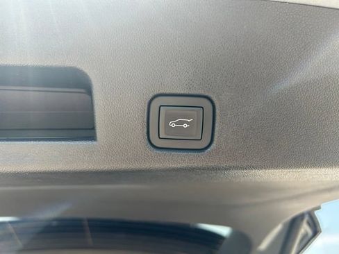 Used 2025 Buick Enclave Sport Touring FWD image 21