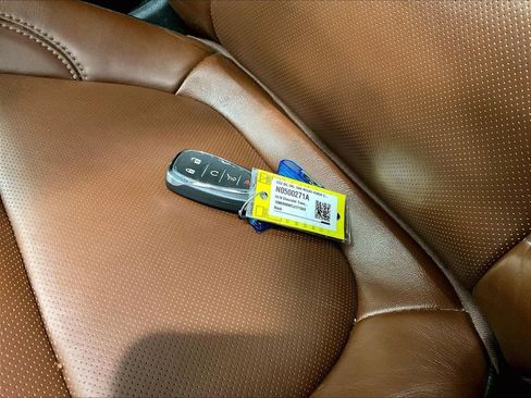 Used 2018 Chevrolet Traverse High Country AWD/4WD image 32