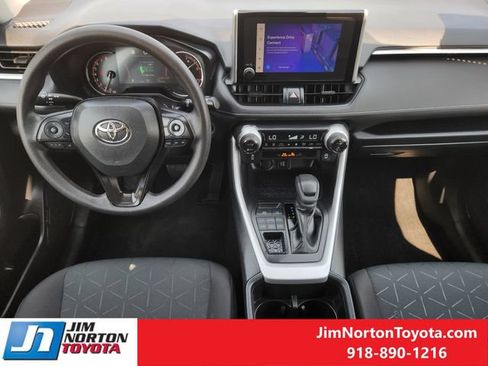 Used 2025 Toyota RAV4 XLE AWD/4WD image 25