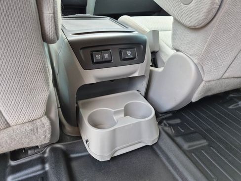 Used 2019 Toyota Sienna LE FWD image 17