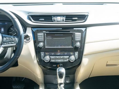 Used 2020 Nissan Rogue SV FWD image 33