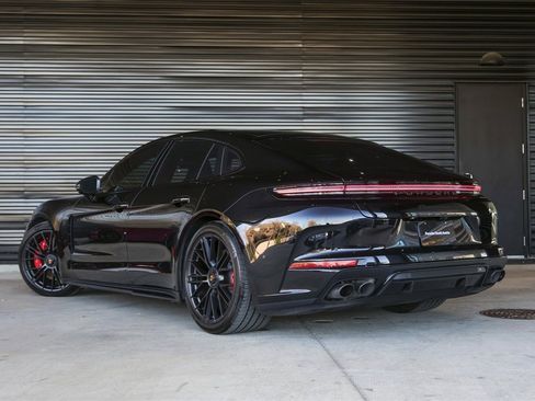 Certified 2025 Porsche Panamera GTS image 3