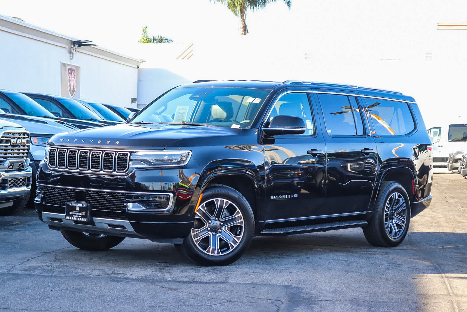 Used 2024 Jeep Wagoneer L Series II RWD image 1