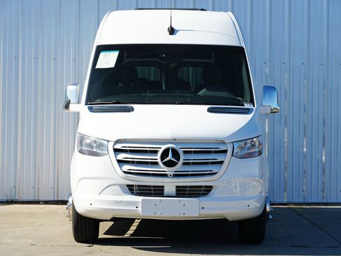 Used 2024 Mercedes-Benz Sprinter 2500 image 7