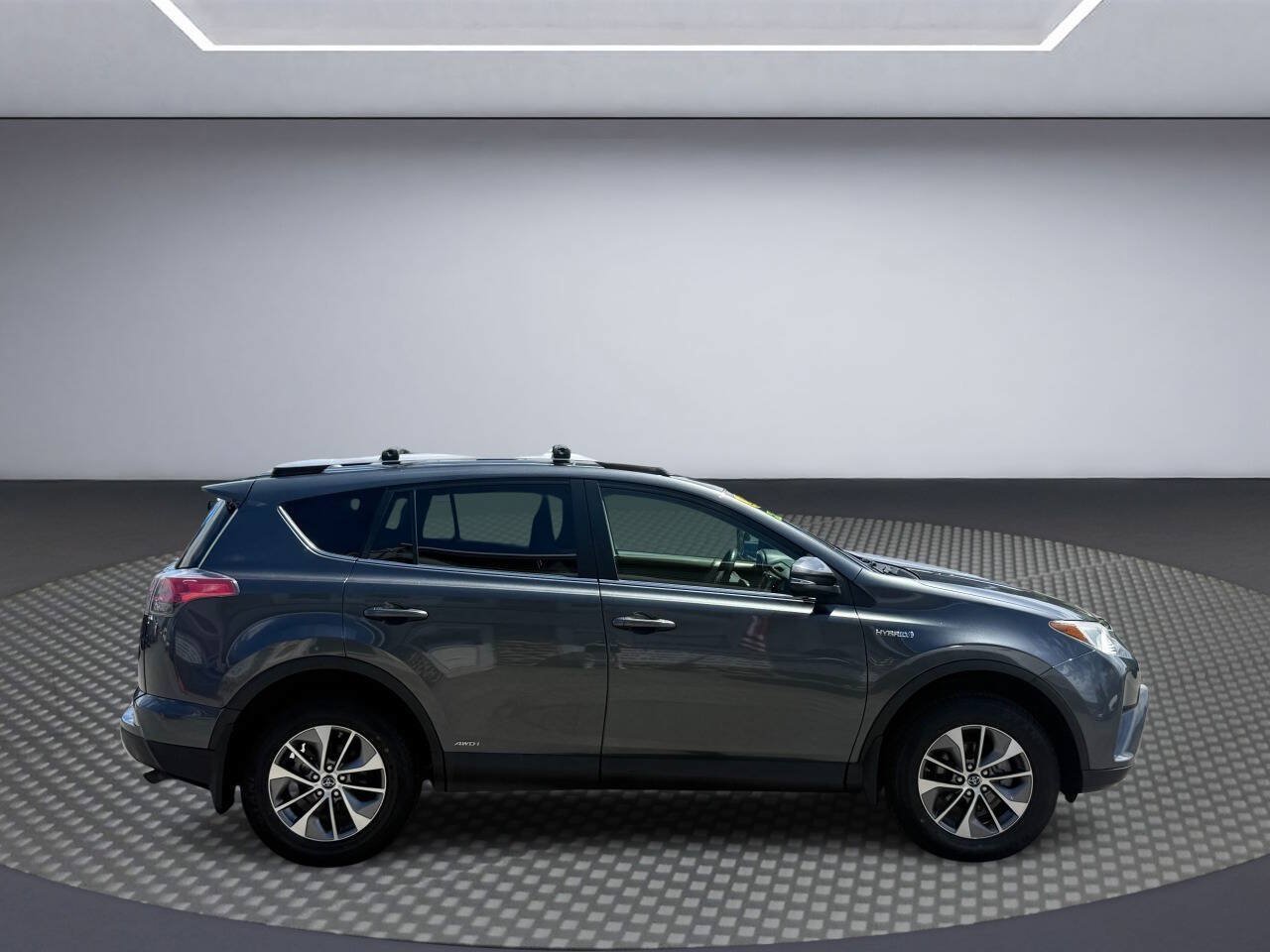 Used 2016 Toyota RAV4 XLE AWD/4WD image 8