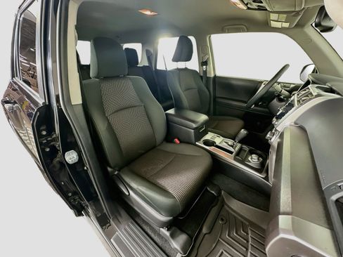 Used 2022 Toyota 4Runner Trail Special Edition AWD/4WD image 31