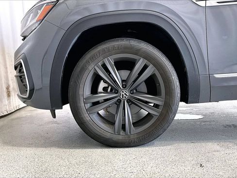 Used 2022 Volkswagen Atlas Cross Sport SEL R-Line AWD/4WD image 6