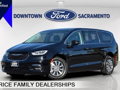 Used 2024 Chrysler Pacifica Limited