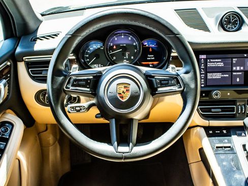 Used 2023 Porsche Macan AWD/4WD image 17