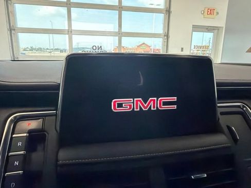Used 2022 GMC Yukon SLT w/ SLT Premium Package AWD/4WD image 32