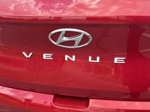 Used 2025 Hyundai Venue SEL FWD image 16