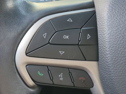 Used 2020 Jeep Grand Cherokee Laredo w/ Security & Convenience Group image 25