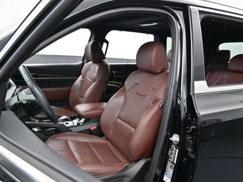 Used 2024 Kia Telluride EX w/ EX Captain's Chair Package FWD image 10