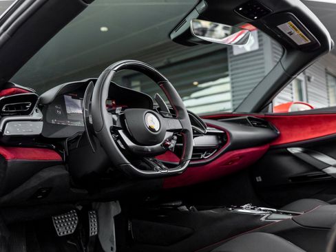 Used 2024 Ferrari SF90 Spider image 31