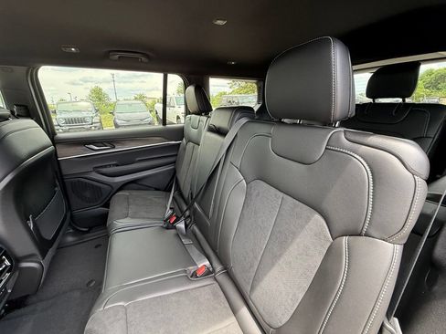 New 2026 Jeep Grand Cherokee L 4WD image 24