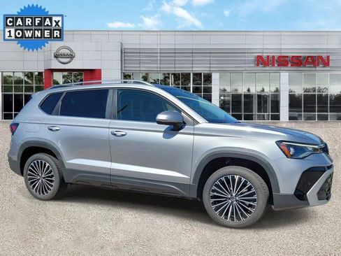 Used 2025 Volkswagen Taos SE FWD image 11