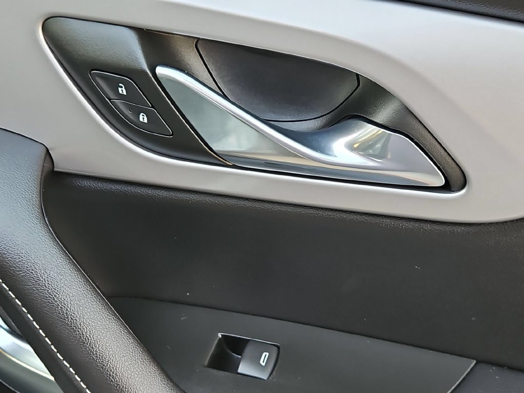Used 2025 Chevrolet Blazer LT FWD image 31