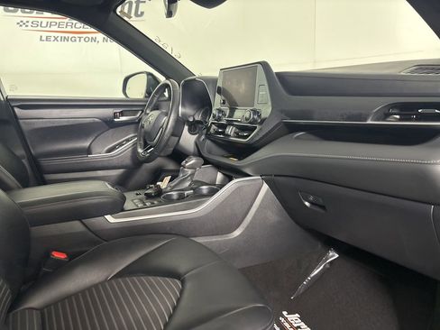 Used 2024 Toyota Highlander XSE image 35